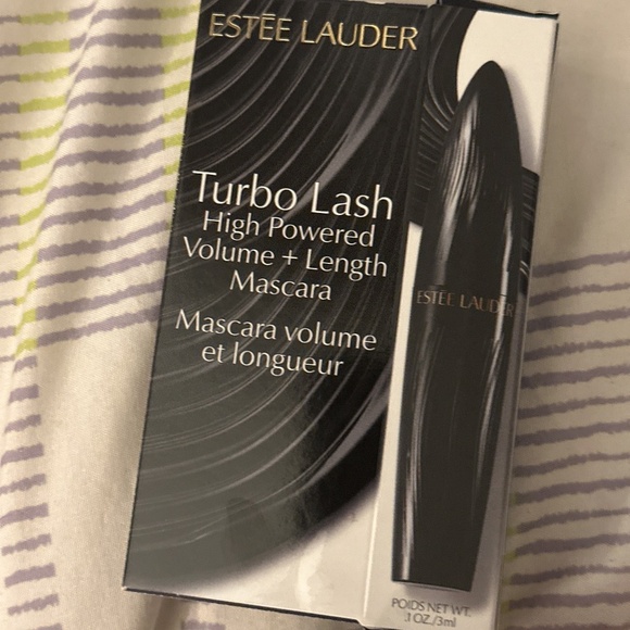 Estée Lauder - Picture 2 of 2